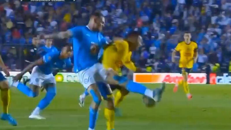 Cruz Azul vs América: ¿Era o no penal contra la Máquina? Esto dicen los expertos