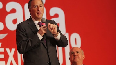 El candidato presidencial durante una reunión con empresarios en Guadalajara