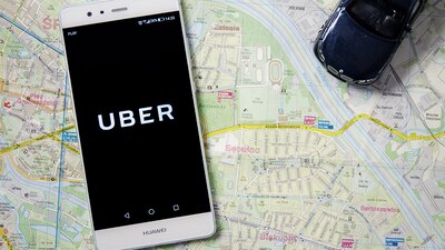 Uber y Lyft restaban dinero de los cheques de pago de sus conductores