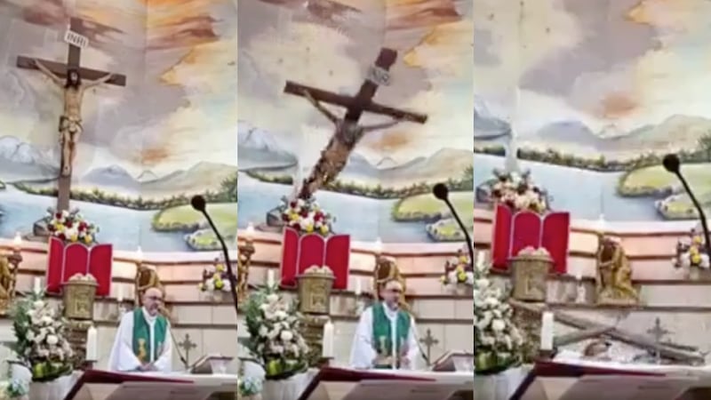 VIDEO: Sacerdote muere tras caerle una pesada cruz en el cráneo en plena misa