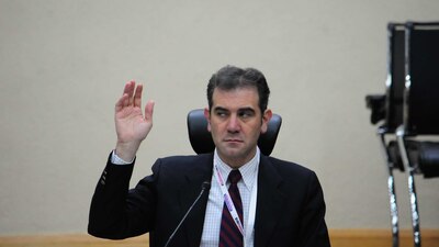 El consejero presidente del INE admitió que hay que cambiar la ley en este rubro