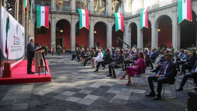 Diversos empresarios acompañaron a AMLO en la presentación de su reporte anual