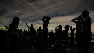 La mujer quiso disfrutar este fenómeno astronómico