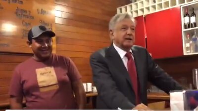 El presidente electo hizo una pausa para comer un bocadillo, pero tuvo que pedirlo para llevar