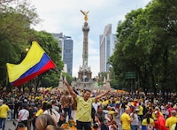 Ángel de la Independencia vive ‘invasión’ de aficionados colombianos previo al duelo ante Uzbekistán