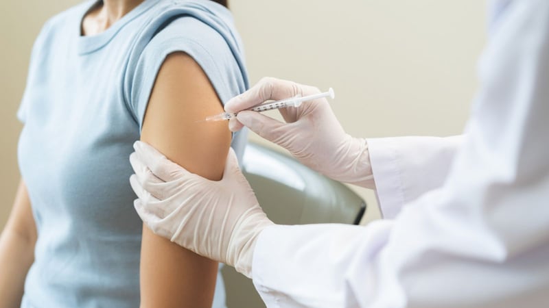 ¿Qué vacunas te debes aplicar para evitar complicaciones por la ‘supergripe’ H3N2?