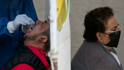 Los casos activos estimados, es decir, que presentaron síntomas en los últimos 14 días, ascienden a 42 mil 822