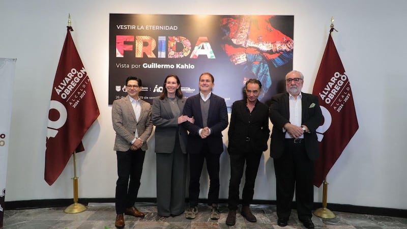 Inauguran exposición “Vestir la Eternidad. Frida vista por Guillermo Kahlo” en la AO