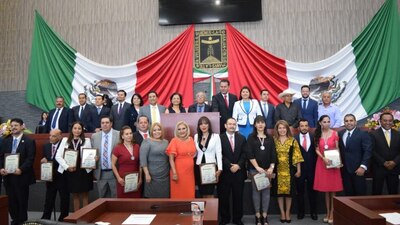 Dos excandidatos se aferran a un lugar a costa de sus compañeras