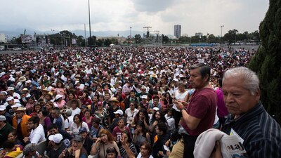 Simpatizantes de López Obrador llegando al evento