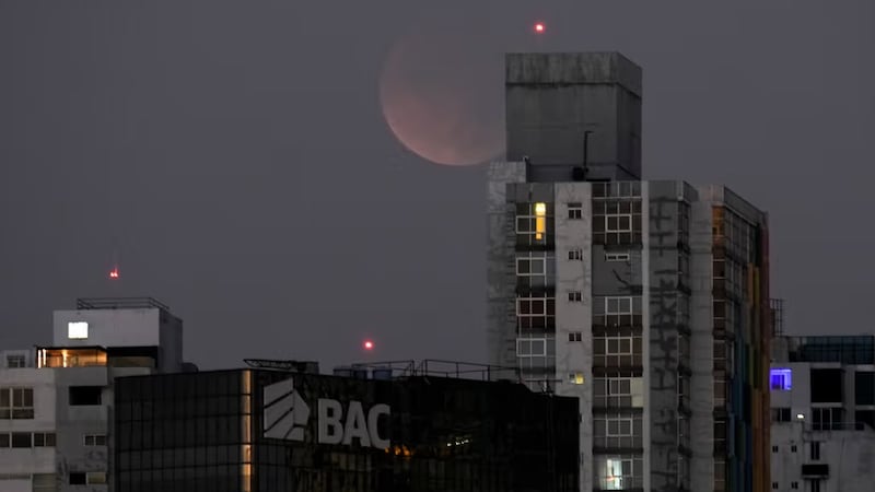 FOTOS: Así se vio el eclipse total lunar 2026 en al menos 35 países de América