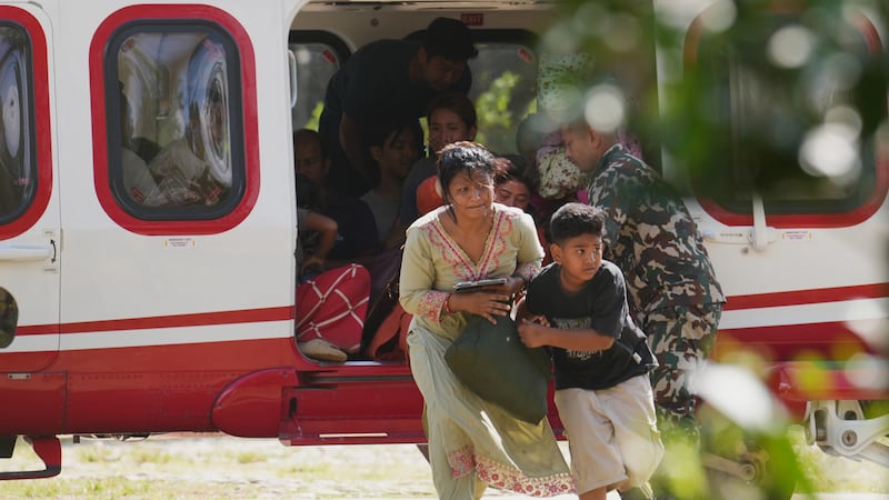 Se eleva la cifra de muertos tras riada entre Nepal y China
