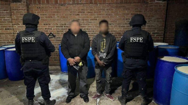 Aseguran almacén ilegal de leche en Irapuato; detienen a 2 “huachicolecheros”