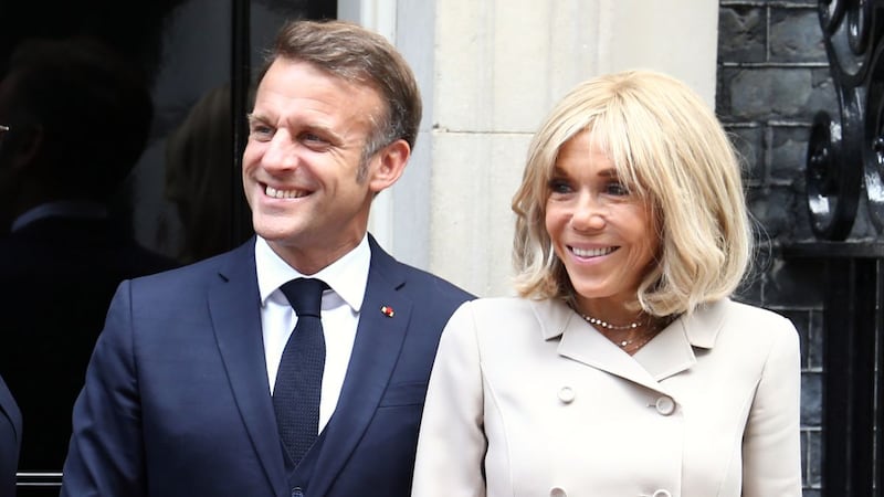 Macron y su esposa presentan pruebas contra difamación de Candace Owens en Estados Unidos