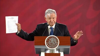 El presidente presentó un documento en el que reitera que no volverá a contender por la Presidencia