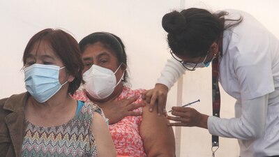 La CDMX continuará su campaña de vacunación para adultos mayores