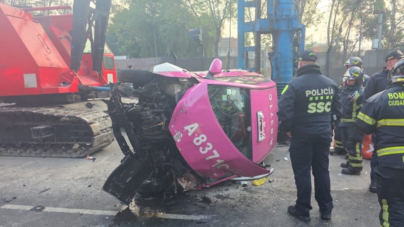 Muere taxista tras volcadura en San Antonio Abad; logran rescatar a su perrito