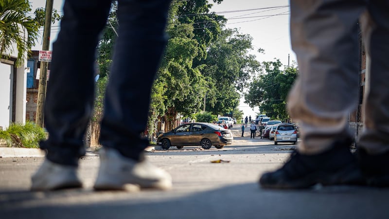 Detienen al director de Vialidad de Sinaloa por tirar basura en Los Mochis