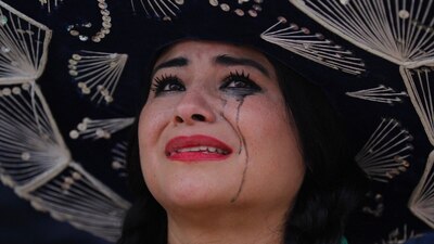 En Qatar y México, aficionados lloraron la salida de la selección mexicana de la justa mundialista
