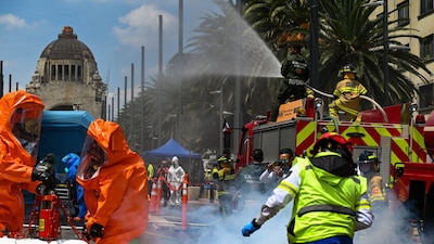 CIUDAD DE MÉXICO, 19SEPTIEMBRE2026.- Elementos de la Secretaría de la Defensa Nacional, Marina, Guardia Nacional y Secretaría de Seguridad Ciudadana de la Ciudad de México participaron en el simulacro de rescate en estructuras colapsadas realizado en el Monumento a la Revolución, como parte del Segundo Simulacro Nacional 2026, con motivo de la conmemoración de los sismos del 19 de septiembre de 1985 y 2017. FOTO: ESTRELLA JOSENTO/CUARTOSCURO.COM