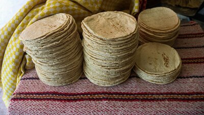 Comerciantes no respetan el precio de 20 pesos y las venden hasta el 50