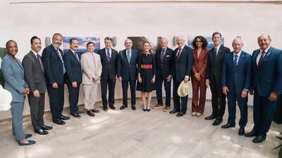 La virtual presidenta electa posó con congresistas de EU, y con su futuro canciller