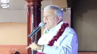López Obrador se reunió con seguidores de Morena en ese municipio de Michoacán
