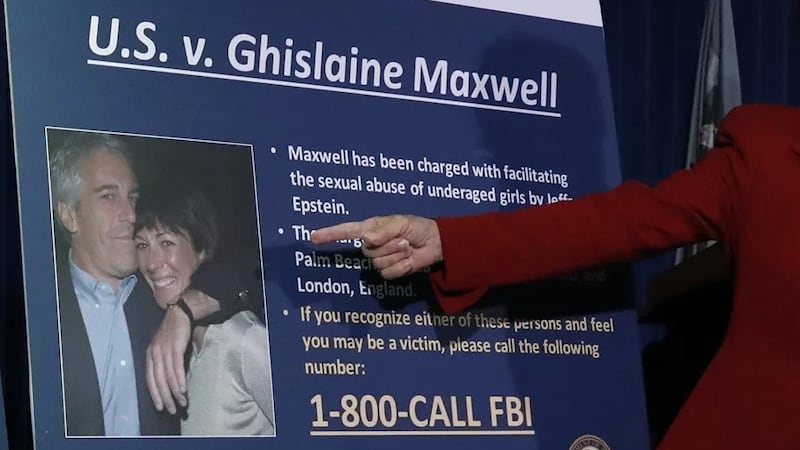 ¿Trump le hizo un dibujo con contenido sexual a Jeffrey Epstein por su cumpleaños 50?