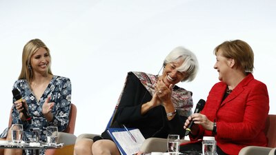 Ivanka Trump (izquierda) participó en un panel junto a Christine Lagarde (centro) y Angela Merkel