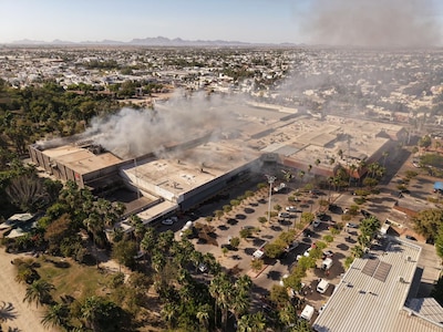 Incendio en plaza de Mazatlán