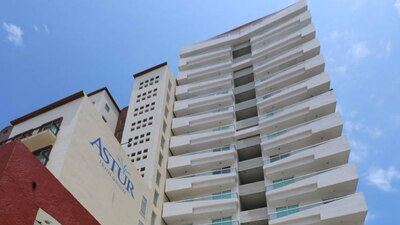 El exgobernador adquirió cuatro departamentos de lujo en este municipio