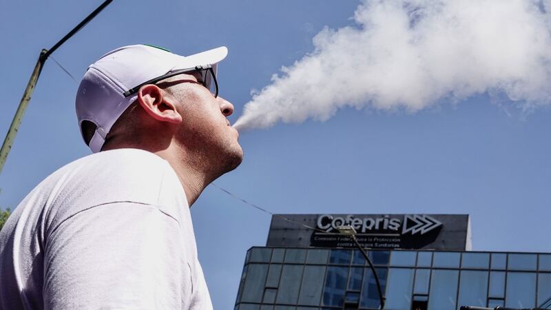 Avalan, en lo general, prohibir el uso de vapeadores y fentanilo ilícito