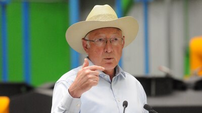 El embajador hizo un llamado a seguirse cuidando pues la enfermedad sigue latente