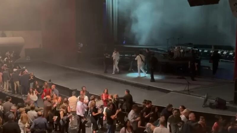 Sismo de magnitud 5.5 interrumpió el concierto de Miguel Bosé, así desalojaron el Auditorio Nacional