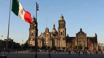 Cada 24 de febrero se celebra el Día de la Bandera.