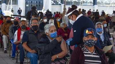 Deberán acudir con su identificación, comprobante de domicilio y comprobante de vacunación