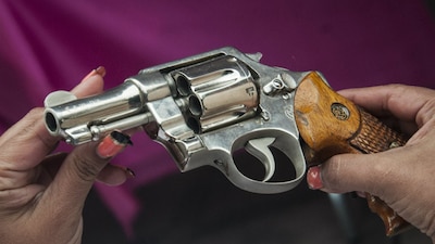 Los ciudadanos pueden tener armas excepto las prohibidas y la de uso exclusivo de las Fuerzas Armadas