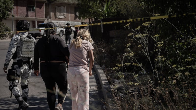 ¡De terror! En Xochimilco, motociclistas asesinan a mujer de 51 años y su nieta de 10