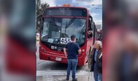 Pasajeros se pelean dentro de unidad de la L3 del Metrobús, estrellan cabina
