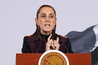 Sheinbaum acusa de irresponsable a exfiscal de Chihuahua por permitir operativo ilegal de la CIA