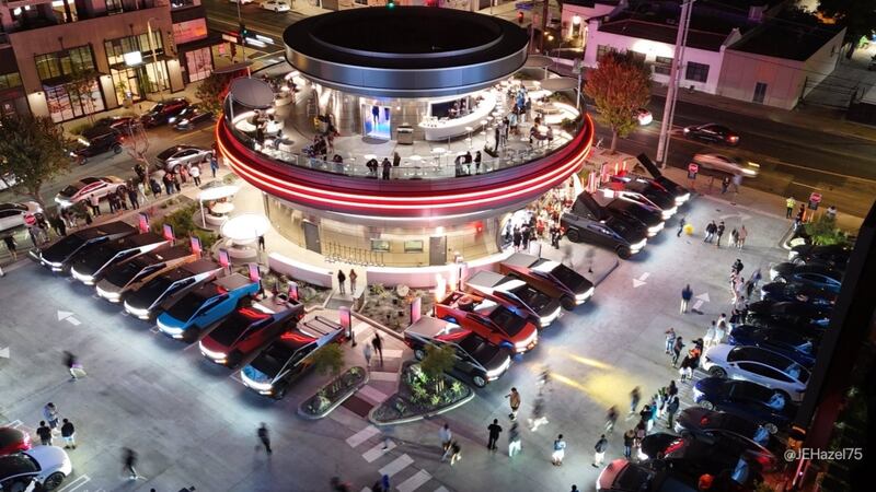 Tesla inaugura su nuevo restaurante tipo ‘diner’ en Hollywood