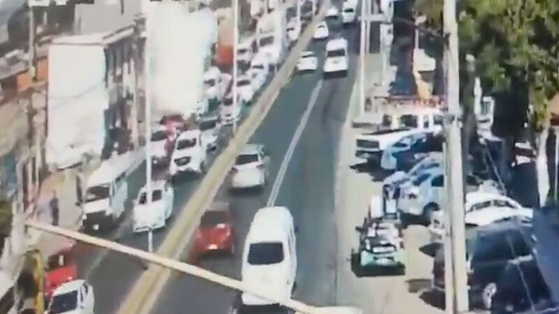 VIDEO: Explota pirotecnia en camioneta de peregrinación; hay una bebé herida