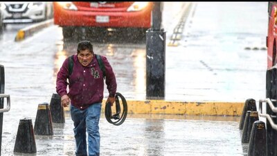Los capitalinos intentaron resguardarse, pero otros prefirieron hacerles frente