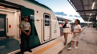La candidata morenista fue invitada a conocer la cabina del tren