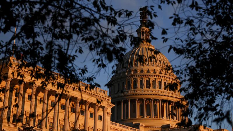 Comité del Congreso de EU rechaza plan para poner impuesto del 5% a remesas