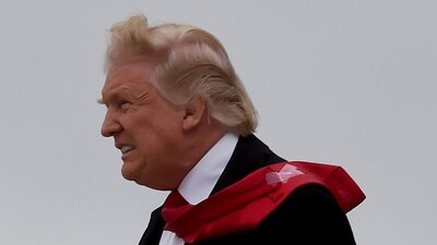 Trump mostró sus habilidades para mantener el estilo durante su visita a Indianápolis