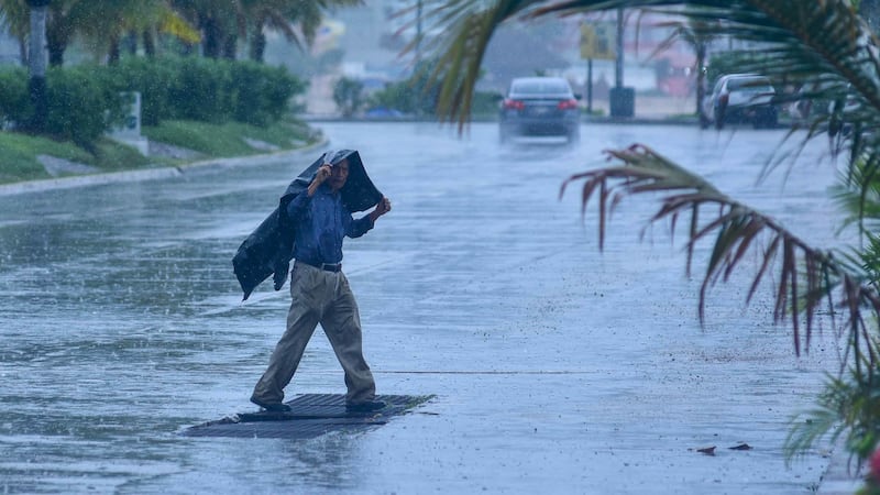 Depresión Tropical ‘Dos-E’ se forma frente a Guerrero; prevén lluvias extraordinarias