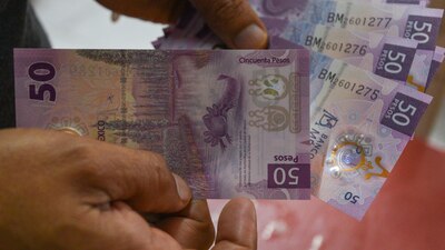 Citibanamex indica que el precio del dólar en ventanillas bancarias es de 18.16 pesos cada uno