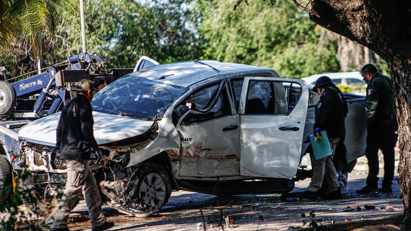 Atacan a mando policiaco de Culiacán; el hombre quedó herido tras volcadura