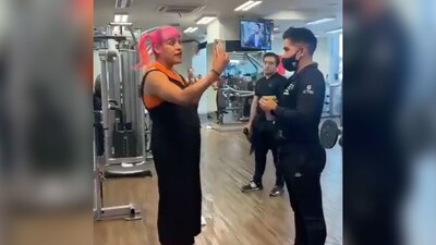 La diputada llevó su bocina al gimnasio